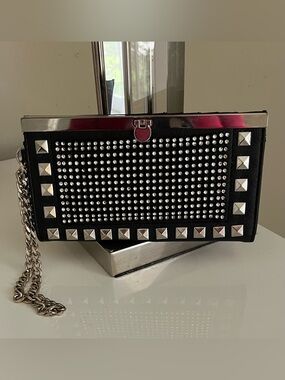 Great silver studded nightlife clutch with chain wristlet 💋🍿📽️💃